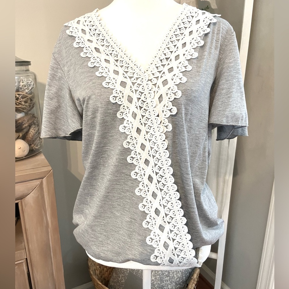 ☀️BNWOT Bohemian Lace Trim Top!